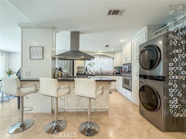 24017 Sylvan Street, Woodland Hills CA: https://media.crmls.org/medias/3f36f221-ec01-4531-bb70-672a4fa15ef2.jpg