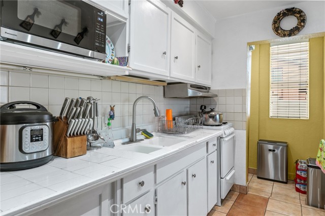 Detail Gallery Image 16 of 49 For 3812 Middlebury, Los Angeles,  CA 90004 - 3 Beds | 2/1 Baths