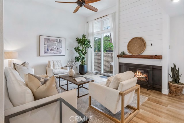 Detail Gallery Image 2 of 15 For 13232 Fiji Way #G,  Marina Del Rey,  CA 90292 - 3 Beds | 2/1 Baths
