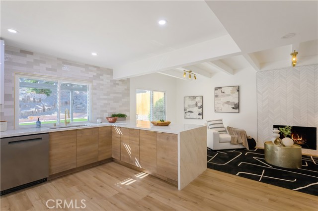 Detail Gallery Image 11 of 52 For 8043 Hillandale Dr, San Diego,  CA 92120 - 4 Beds | 2/1 Baths