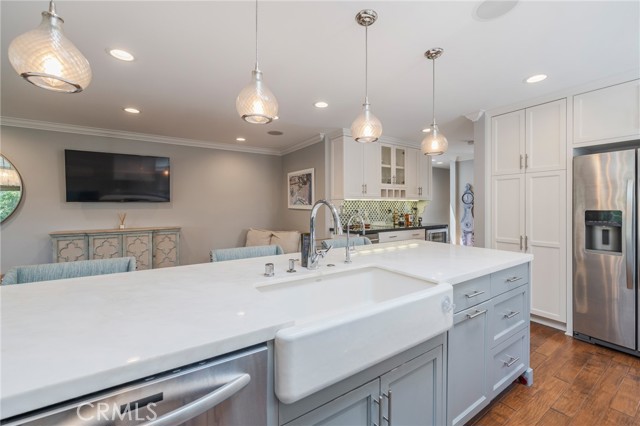 Detail Gallery Image 4 of 25 For 1301 Oak Ave, Manhattan Beach,  CA 90266 - 3 Beds | 3 Baths