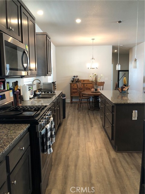 Detail Gallery Image 7 of 34 For 4901 Green River Rd #268,  Corona,  CA 92878 - 4 Beds | 2 Baths