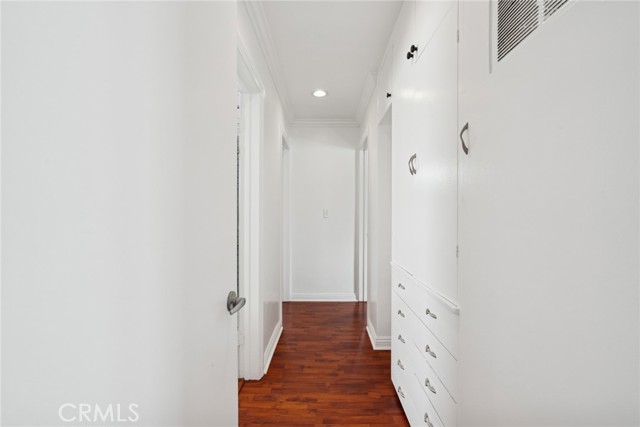 Detail Gallery Image 19 of 21 For 305 Marine, Newport Beach,  CA 92662 - 2 Beds | 1 Baths