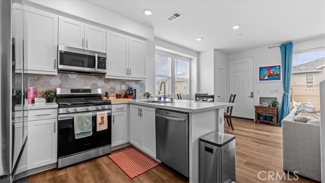 1368 Anise Way, Upland CA: https://media.crmls.org/medias/3f396409-cc55-4fca-af81-83a980dc1259.jpg