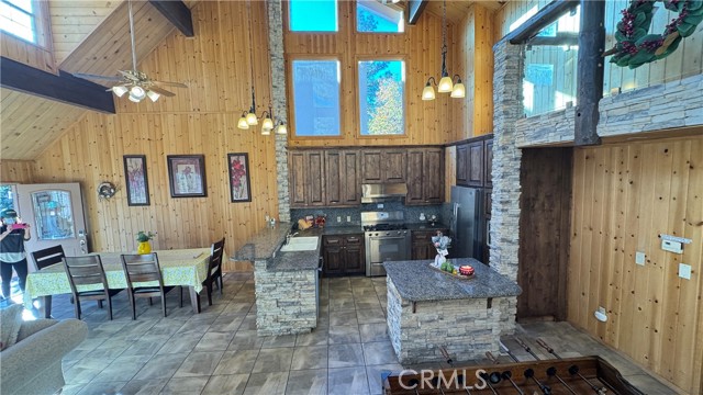 Detail Gallery Image 11 of 28 For 39050 Willow Landing, Big Bear Lake,  CA 92315 - 2 Beds | 2/1 Baths