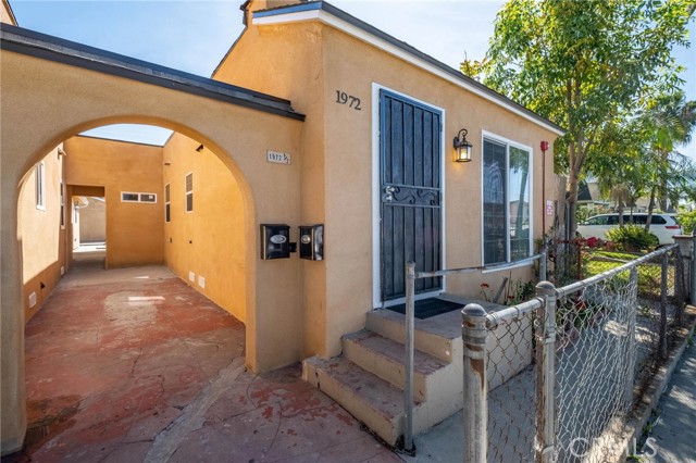 Detail Gallery Image 2 of 73 For 1972 Olive, Long Beach,  CA 90806 - 6 Beds | 4 Baths