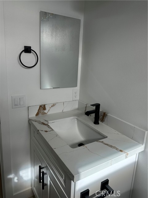 Detail Gallery Image 11 of 35 For 16353 Smokethorn Rd, Apple Valley,  CA 92307 - 3 Beds | 2 Baths