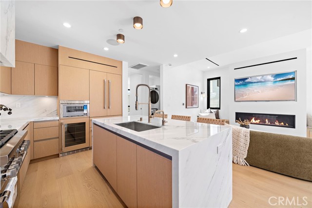 Detail Gallery Image 12 of 54 For 612 1/2 Begonia, Corona Del Mar,  CA 92625 - 2 Beds | 2/1 Baths