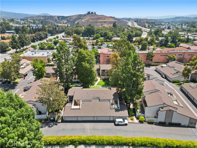 15218 Campus Park Drive, Moorpark CA: https://media.crmls.org/medias/3f3a89f5-2703-49bb-b1ae-6a3de90f1d7b.jpg