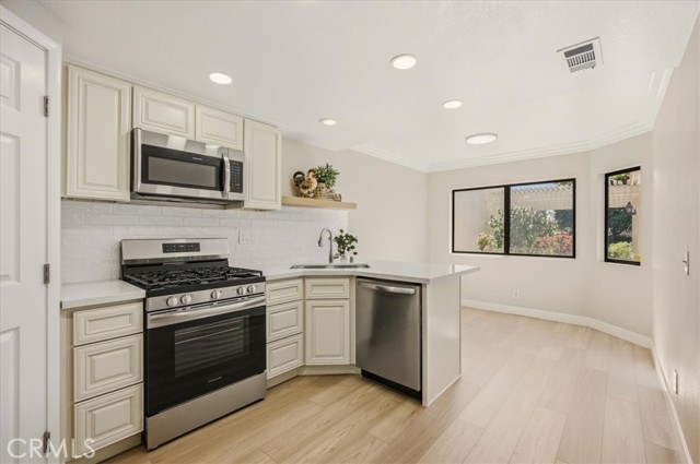 Detail Gallery Image 10 of 43 For 1015 Pebble Beach, Upland,  CA 91784 - 2 Beds | 2 Baths