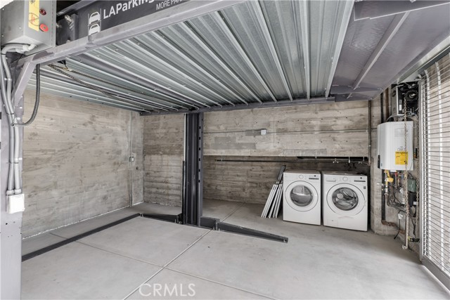 1035 1/2 N Vista Street, West Hollywood CA: https://media.crmls.org/medias/3f3ac443-8ab2-49bd-98a1-39597413aad6.jpg