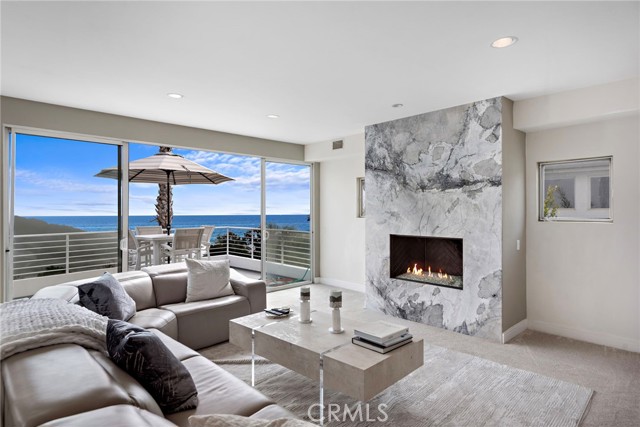 Detail Gallery Image 4 of 31 For 1670 Del Mar Ave, Laguna Beach,  CA 92651 - 4 Beds | 2/1 Baths