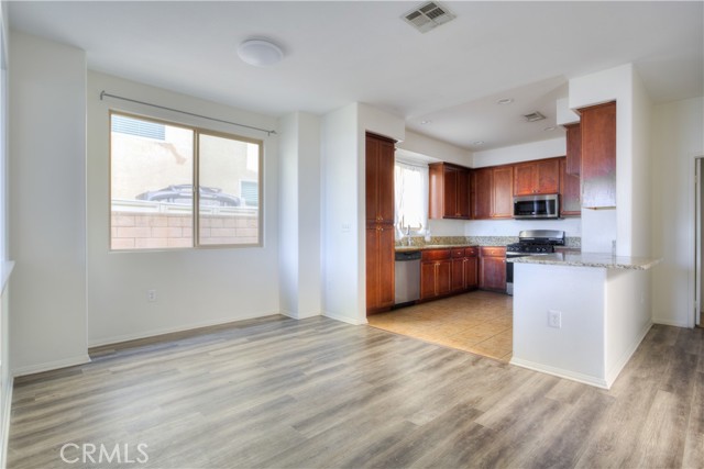 Detail Gallery Image 9 of 42 For 469 Niagara Ct, Corona,  CA 92878 - 4 Beds | 2/1 Baths