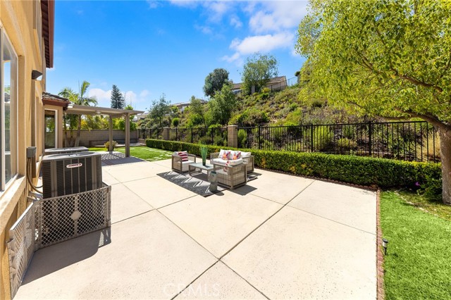 23665 Ridgecrest Court, Diamond Bar CA: https://media.crmls.org/medias/3f3d1c11-c5b9-416a-8984-a0ac1e45b989.jpg