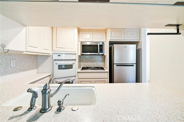 Detail Gallery Image 11 of 24 For 518 Blue Water, Fullerton,  CA 92831 - 2 Beds | 2 Baths