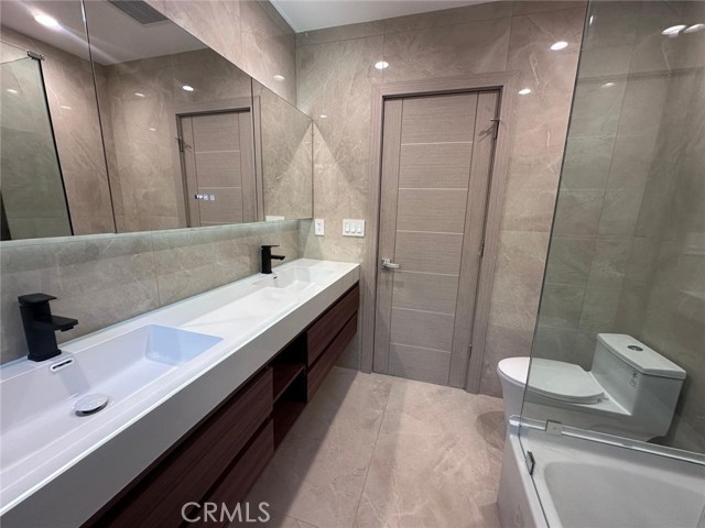 5100 Fallbrook photo 14