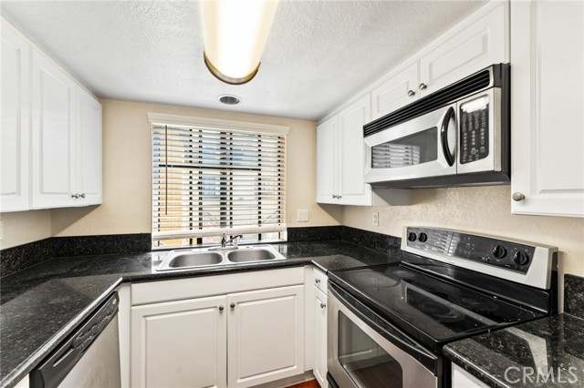 Detail Gallery Image 6 of 19 For 25591 Indian Hill Ln #C,  Laguna Hills,  CA 92653 - 2 Beds | 2 Baths