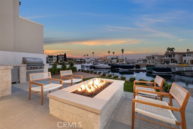 20 Balboa Coves, Newport Beach CA: https://media.crmls.org/medias/3f4048e1-bc77-439e-bdff-6c4fa975c2e4.jpg