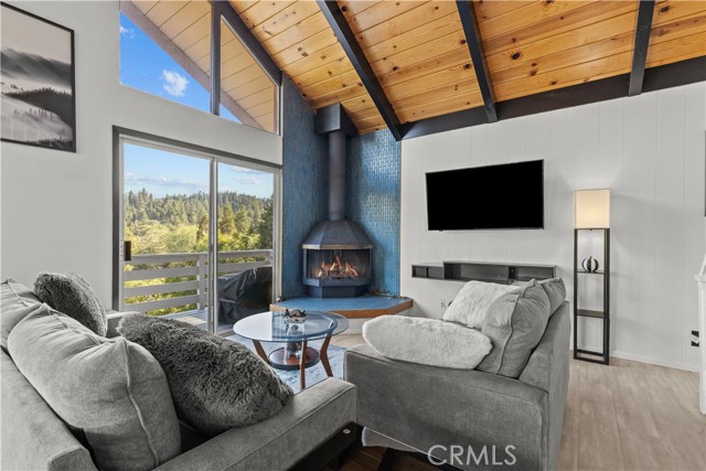 Detail Gallery Image 6 of 42 For 23755 Zuger Dr, Crestline,  CA 92325 - 3 Beds | 2 Baths