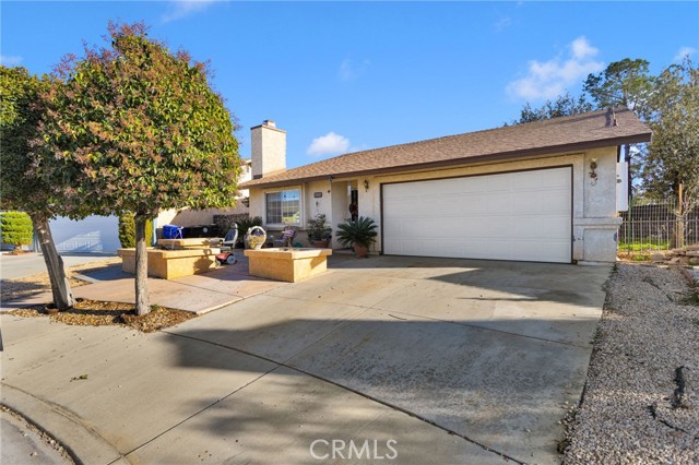 Detail Gallery Image 3 of 29 For 15837 Sandalwood, Victorville,  CA 92395 - 2 Beds | 2 Baths