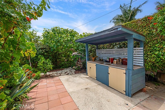 555 Through Street, Laguna Beach CA: https://media.crmls.org/medias/3f4337ee-3fe6-47dc-b7a8-5ee74a218846.jpg