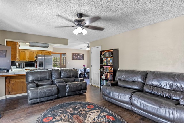 Detail Gallery Image 13 of 44 For 21921 Fig Ct, Tehachapi,  CA 93561 - 3 Beds | 2 Baths