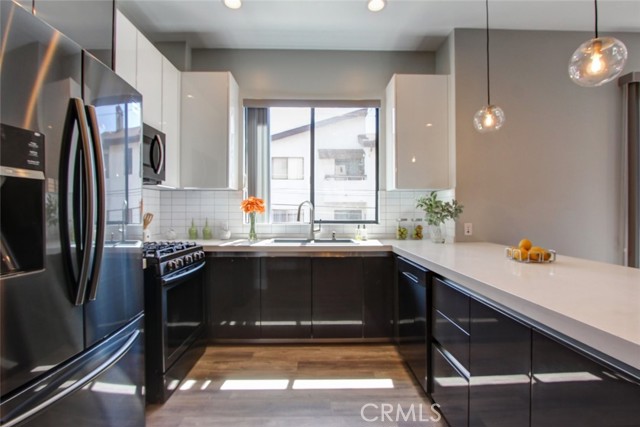 Detail Gallery Image 2 of 27 For 330 Salem #201,  Glendale,  CA 91203 - 3 Beds | 2/1 Baths