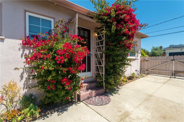 1023 11th Street, Manhattan Beach, California 90266, 4 Bedrooms Bedrooms, ,2 BathroomsBathrooms,Residential,Sold,11th,SB22137345