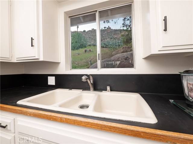 Detail Gallery Image 10 of 32 For 4227 Miramonte Pl, Riverside,  CA 92501 - 3 Beds | 2/1 Baths