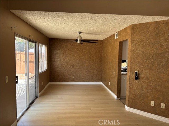 7634 Plumaria Drive, Fontana CA: https://media.crmls.org/medias/3f448817-4892-4bad-b4b2-369a9ae2e34f.jpg