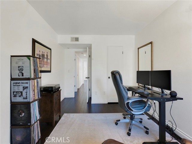 Detail Gallery Image 16 of 27 For 11806 Moorpark #C,  Studio City,  CA 91604 - 4 Beds | 3 Baths