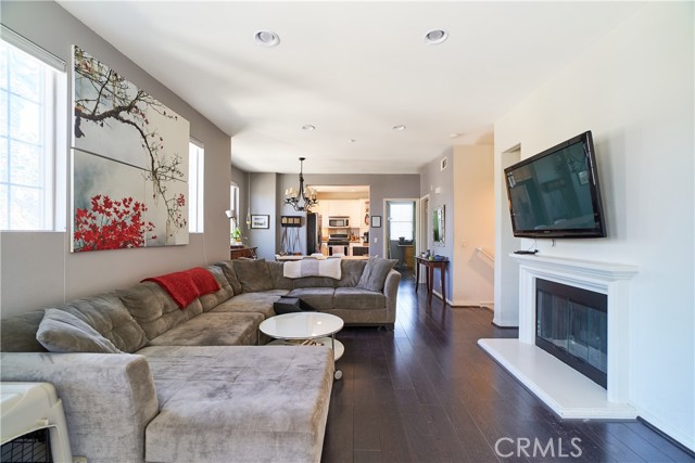 Detail Gallery Image 6 of 39 For 303 Market Ct, Fullerton,  CA 92832 - 3 Beds | 3 Baths