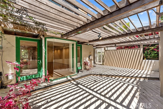 11053 Strathmore Drive, Westwood - Century City CA: https://media.crmls.org/medias/3f468fb5-7021-4025-9fd0-29f05c090a09.jpg