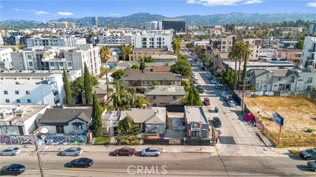 11170 Burbank Boulevard, North Hollywood CA: https://media.crmls.org/medias/3f47dc11-3660-445d-b030-06df96b5cf48.jpg