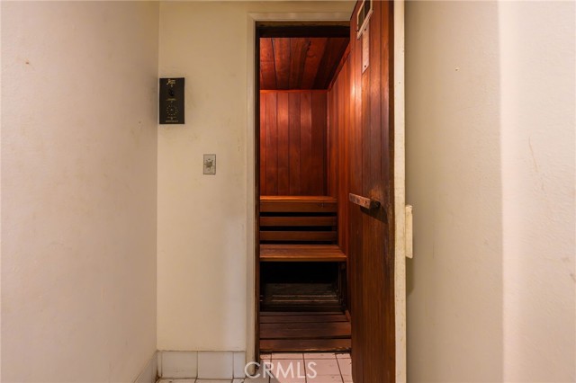911 N Kings Road, West Hollywood CA: https://media.crmls.org/medias/3f489572-8b42-4c9a-8a17-3f6c3875b807.jpg