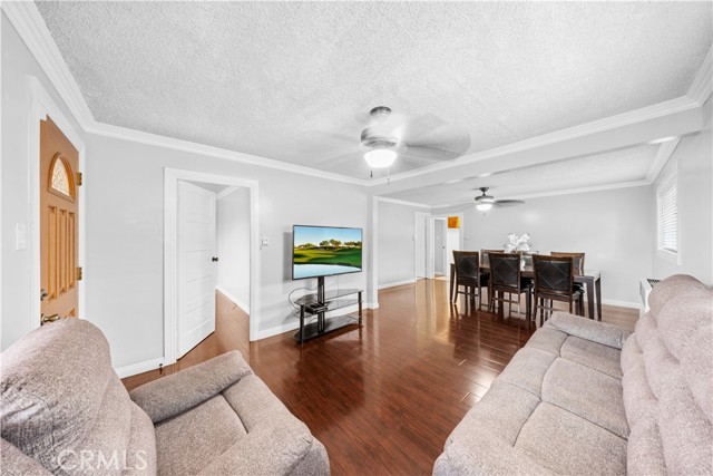 157 E 70th Street, Los Angeles CA: https://media.crmls.org/medias/3f489fa4-a869-4242-b191-114a1856e2c5.jpg