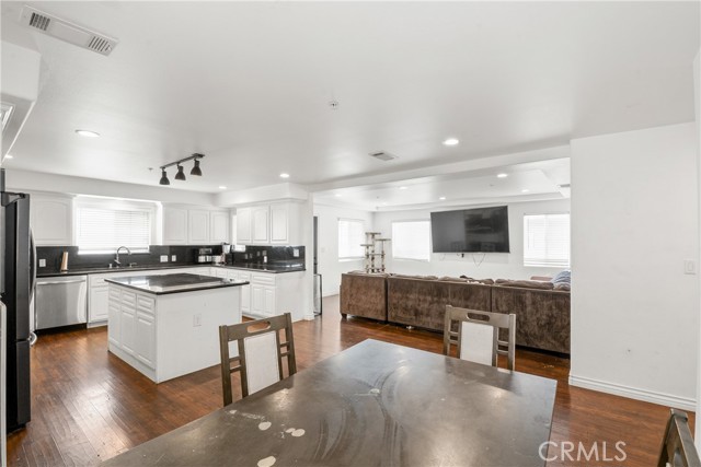 Detail Gallery Image 7 of 33 For 9261 Cedar, Bellflower,  CA 90706 - 5 Beds | 3 Baths