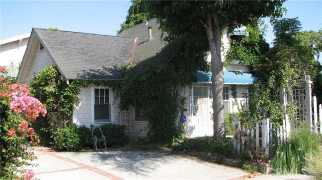 Detail Gallery Image 3 of 14 For 324 Ximeno Ave, Long Beach,  CA 90814 - 3 Beds | 1 Baths