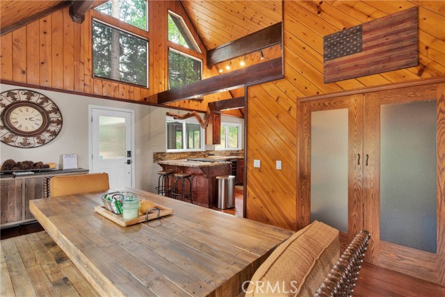 825 Grass Valley Road, Lake Arrowhead CA: https://media.crmls.org/medias/3f4a5ec3-fd1a-41a4-95fd-5ff8853222d9.jpg