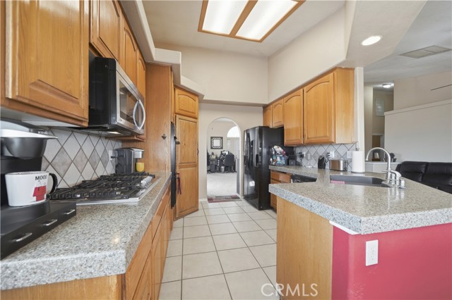 Detail Gallery Image 10 of 47 For 12035 Barbet, Phelan,  CA 92371 - 4 Beds | 2 Baths