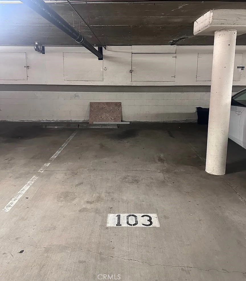 https://media.crmls.org/medias/3f4a6bb0-d755-42e7-a454-99c523b5795f.jpg?preset=X-Large