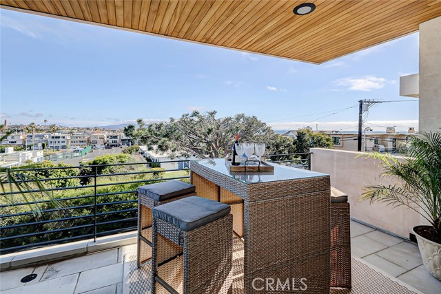 425 26th, Manhattan Beach, California 90266, 5 Bedrooms Bedrooms, ,5 BathroomsBathrooms,Residential,For Sale,26th,SB24047383