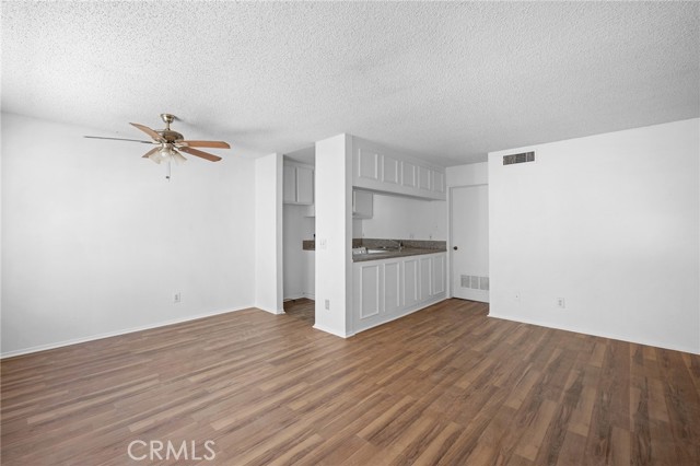 6716 Sylmar Avenue, Van Nuys CA: https://media.crmls.org/medias/3f4be21f-4194-44ec-b643-aa4bc3ea1441.jpg