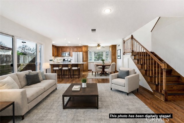 Detail Gallery Image 3 of 34 For 4425 E 5th a,  Long Beach,  CA 90814 - 3 Beds | 2/1 Baths