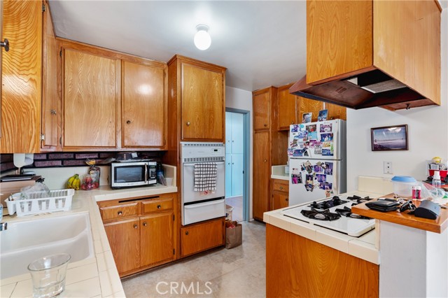 1900 Vanderbilt Lane, Redondo Beach CA: https://media.crmls.org/medias/3f4c84b0-8522-4b56-a684-b447e7ad27b9.jpg