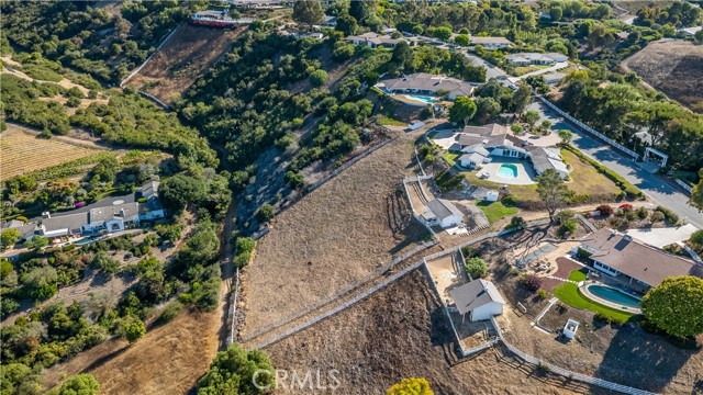 13 Buggy Whip Drive, Rolling Hills CA: https://media.crmls.org/medias/3f4cc3ca-ed25-4aca-a977-9e9caf39a9e4.jpg
