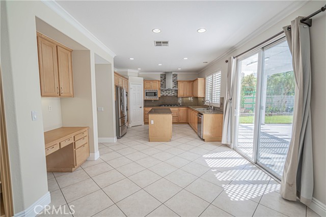 25910 Tennyson Lane, Stevenson Ranch CA: https://media.crmls.org/medias/3f4cf4d2-9607-4bf0-8c2d-9a2fd61fe621.jpg