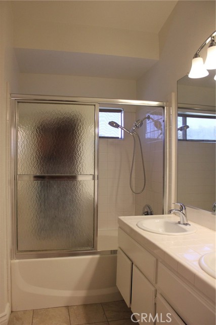 563 E City Court, Anaheim CA: https://media.crmls.org/medias/3f4d048b-d7b4-413e-9b54-a63c0090e635.jpg