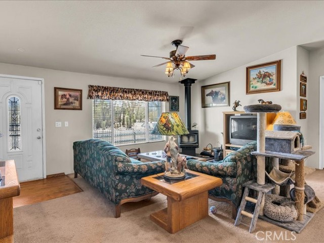 Detail Gallery Image 5 of 33 For 528 Sacramento Rd, Pinon Hills,  CA 92372 - 4 Beds | 3 Baths