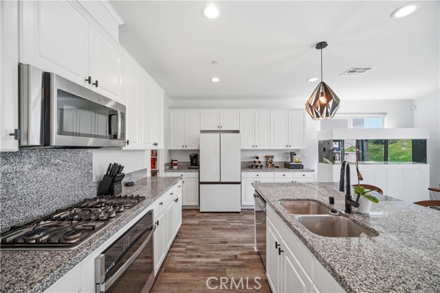 Detail Gallery Image 13 of 52 For 29387 Rockview Ct, Menifee,  CA 92584 - 5 Beds | 4 Baths